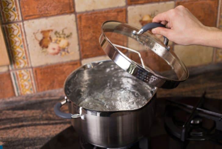 Is It Safe To Boil Water in Aluminum? (Best Pots For Boiling Water)