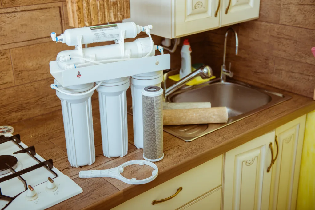 Reverse-osmosis water filtration system