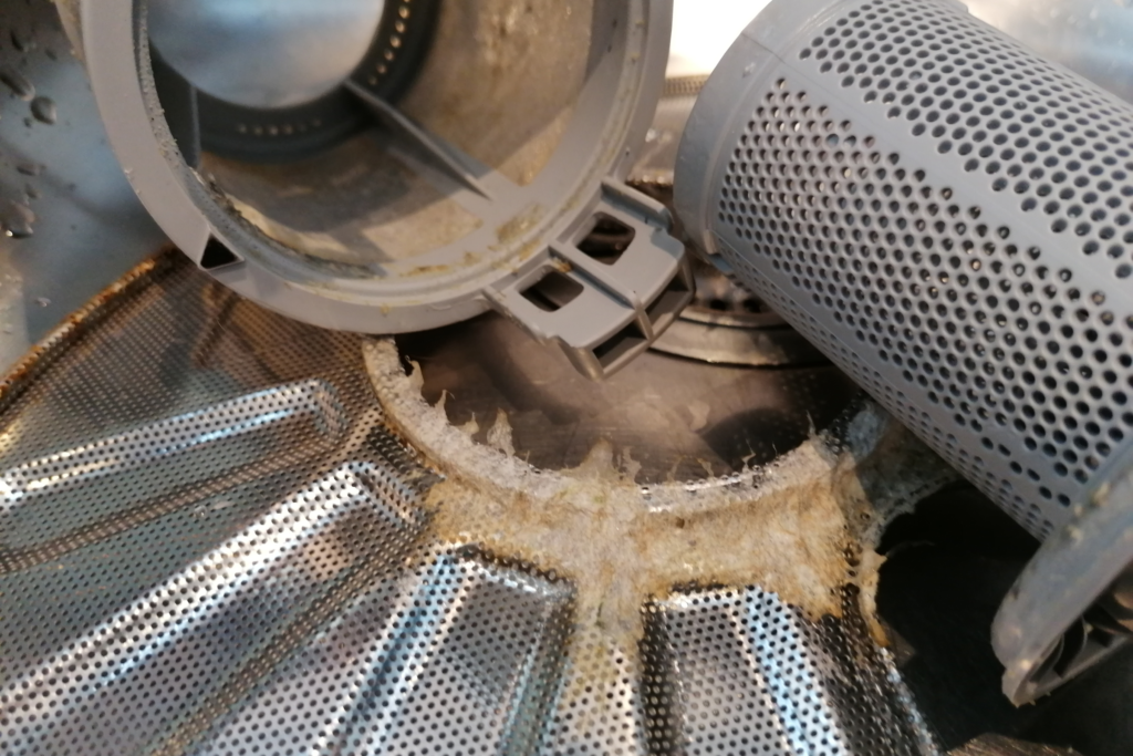 cleaning dishwasher filter