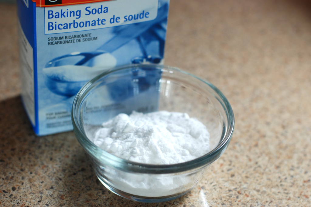 using baking soda to clean an air fryer
