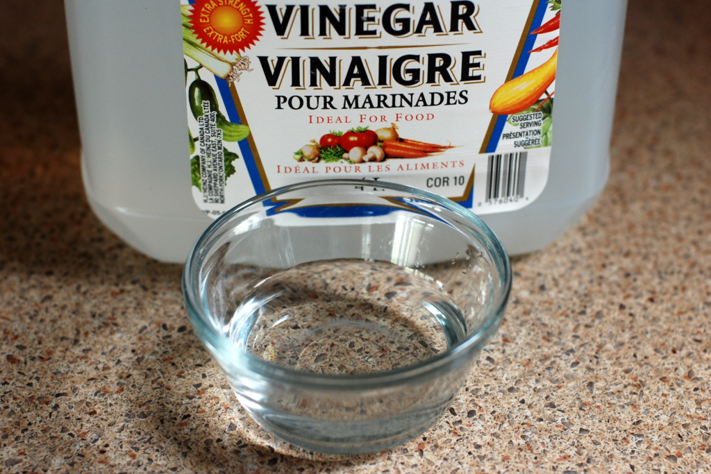 using vinegar to clean an air fryer