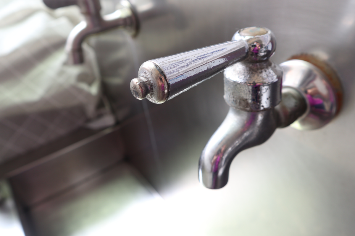 4 Reasons Your Faucet Turned Off But Water Still Running (Fixed!) I