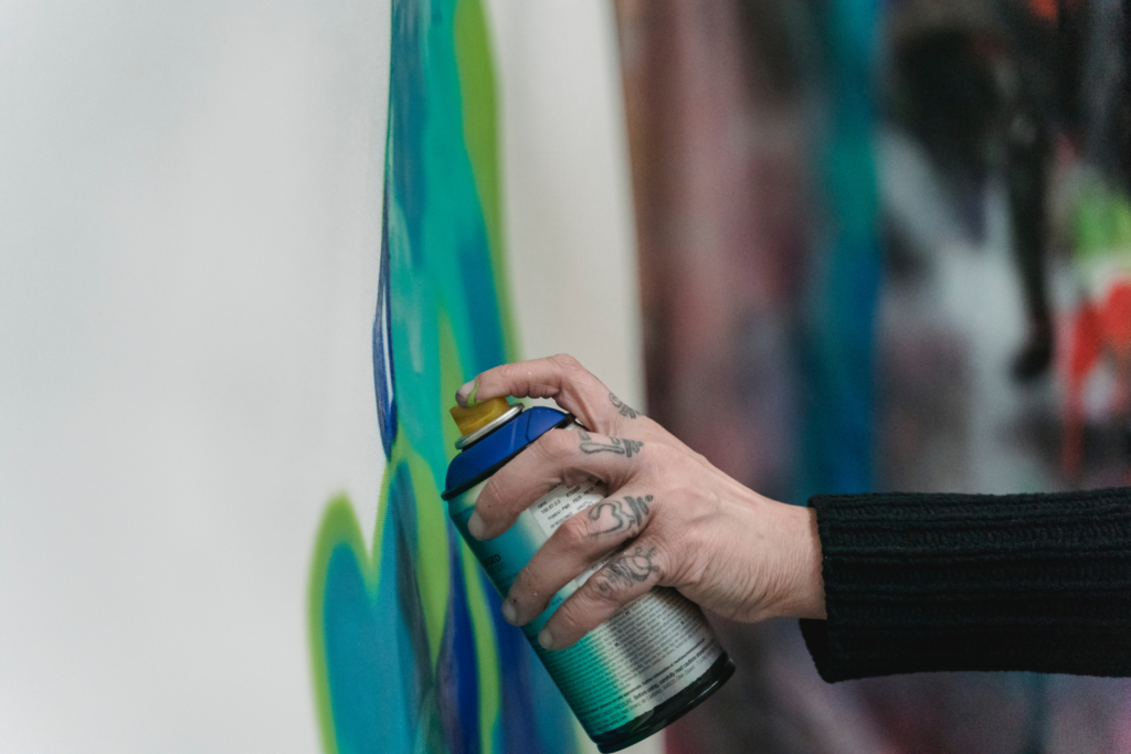 Freehand spray painting for graffiti art