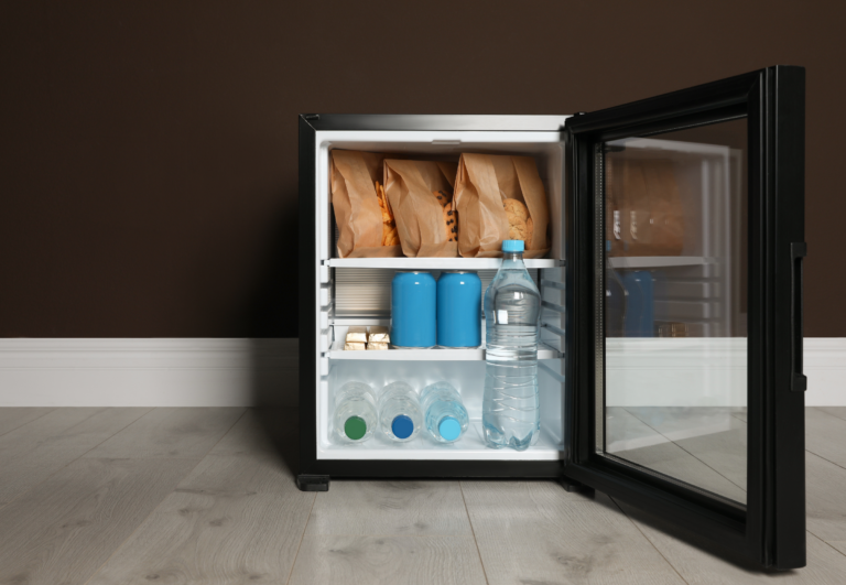 How to Set Mini Fridge Temperature: Simple Steps for Optimal Cooling